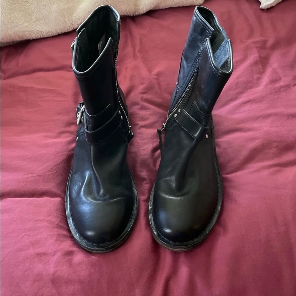 UGG brand short boots in Women’s size 10